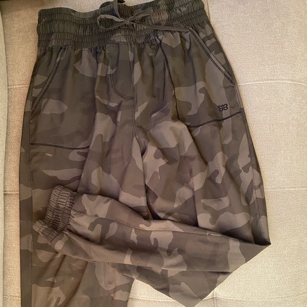 Albion fit destination joggers camo print